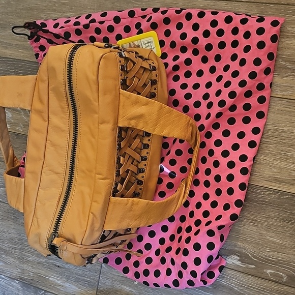 Romygold Woven Leather/Brackets Women's Spacious Travel Bag, Buttery Cream, New - Picture 8 of 8